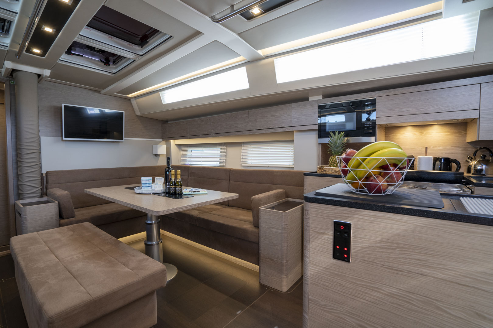 Hanse 548 - 4 + 1 cab. — photo 13
