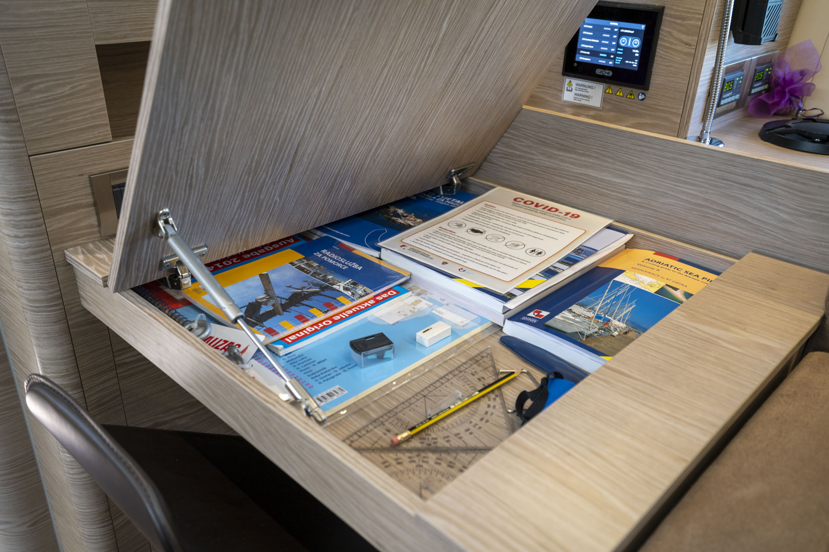 Hanse 548 - 4 + 1 cab. — photo 17