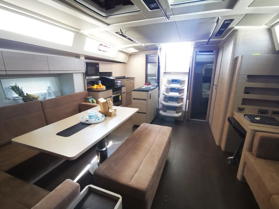 Hanse 548 - 4 + 1 cab. — photo 25