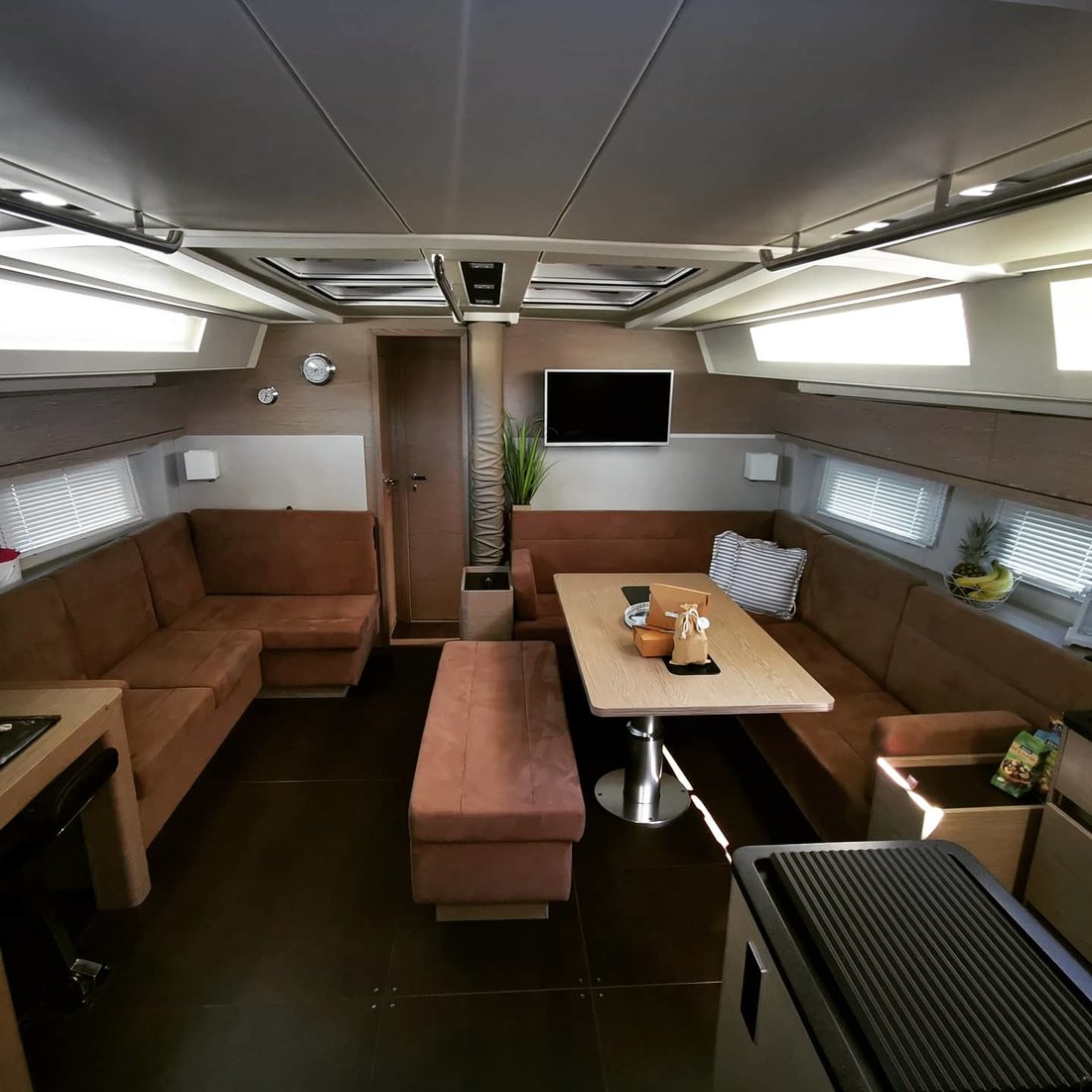 Hanse 548 - 4 + 1 cab. — photo 26