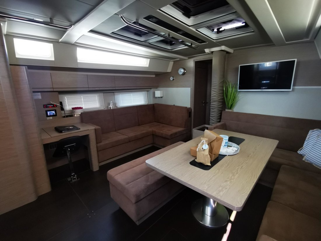 Hanse 548 - 4 + 1 cab. — photo 27