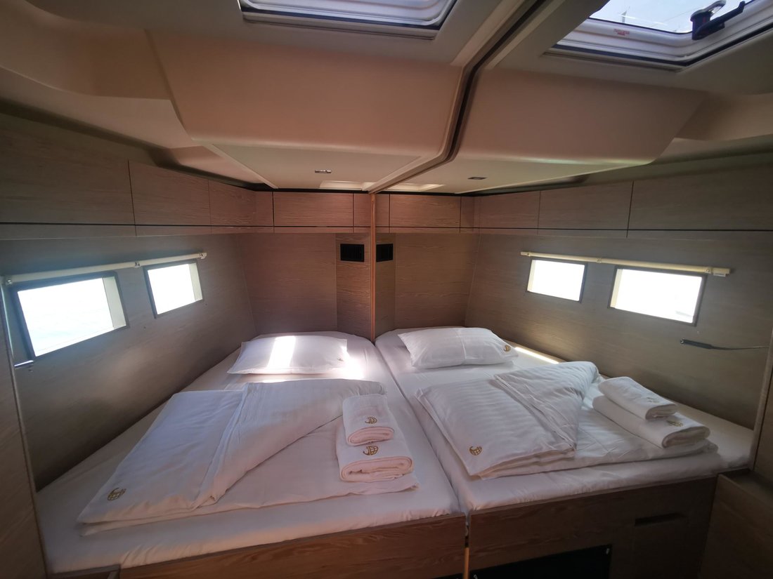 Hanse 548 - 4 + 1 cab. — photo 30