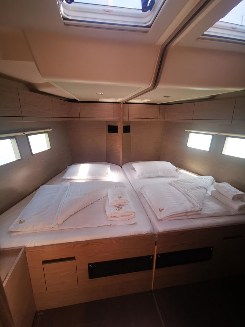 Hanse 548 - 4 + 1 cab. — photo 31