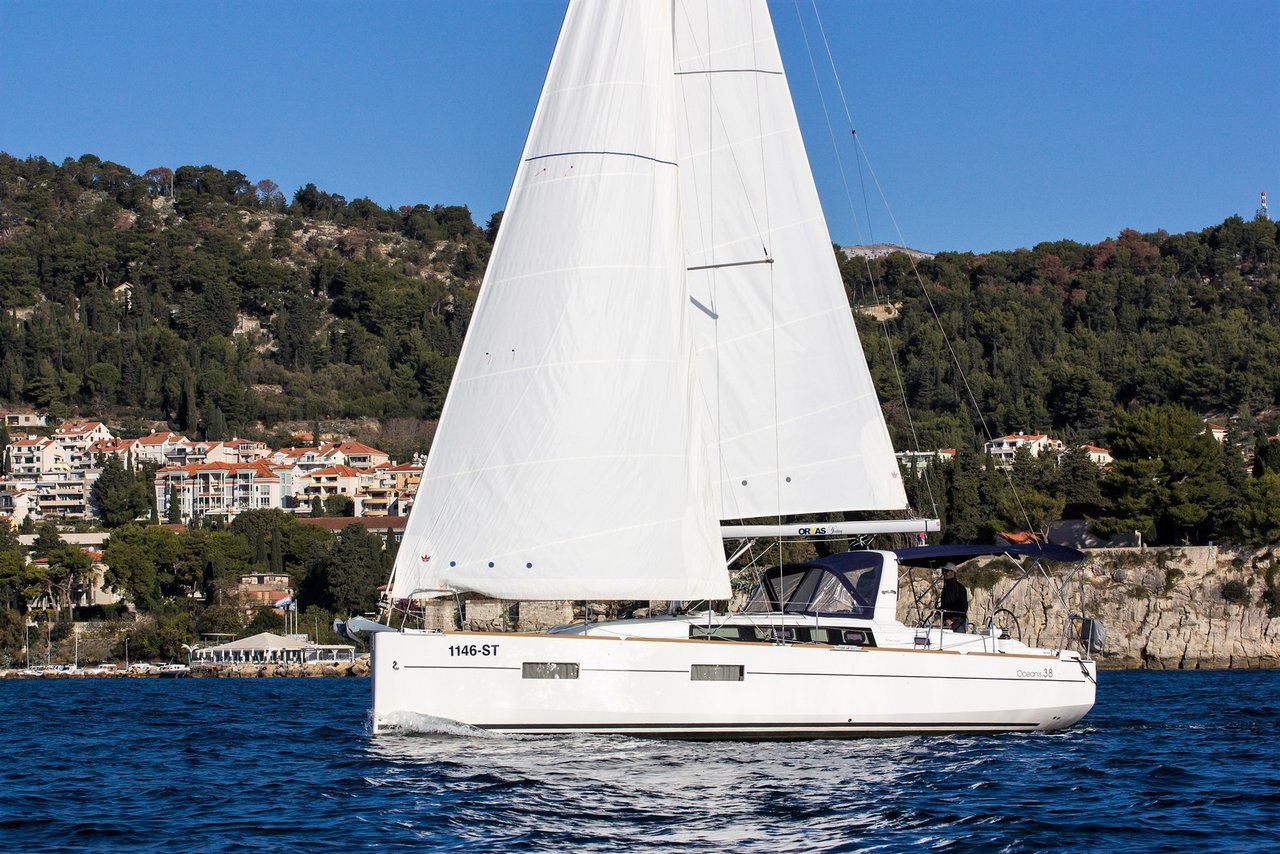 Oceanis 38 - 3 cab. — photo 1