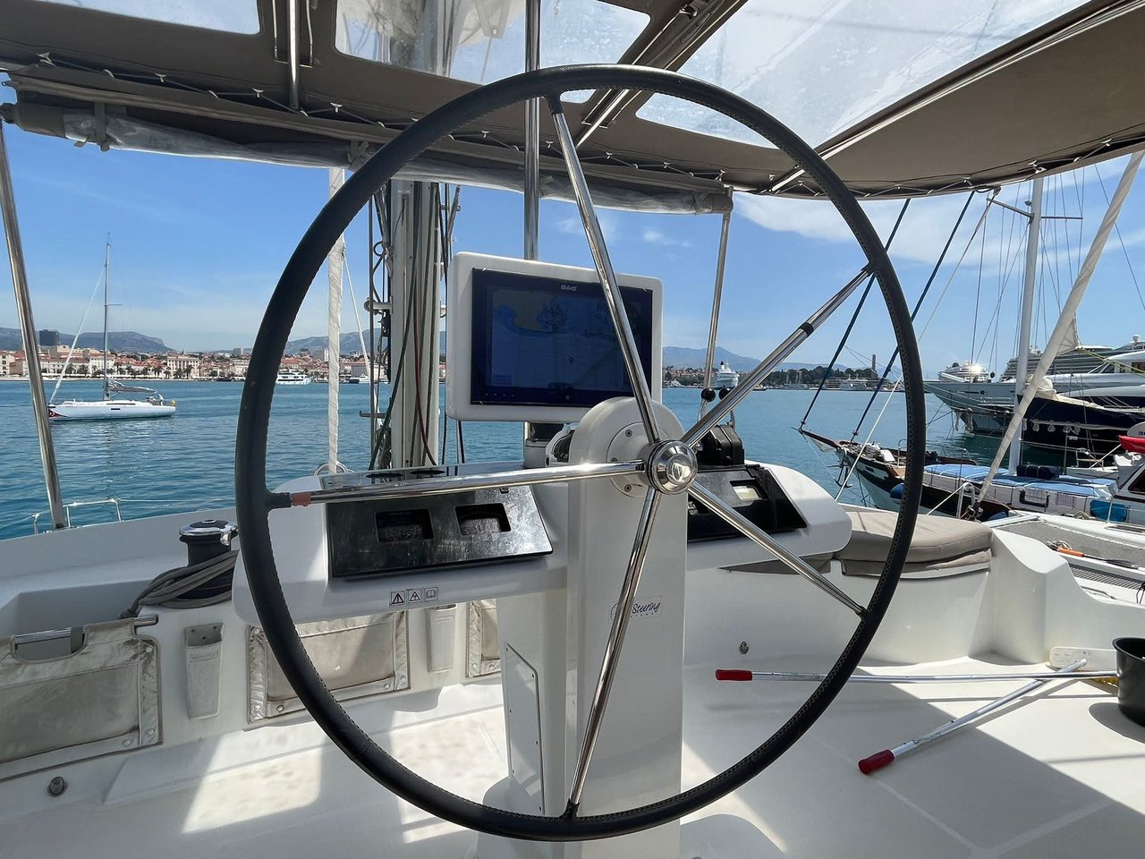 Lagoon 52 - 5 + 2 cab. — photo 12