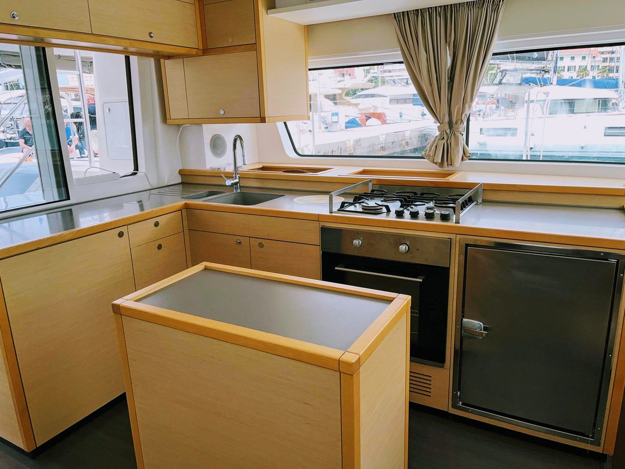 Lagoon 52 - 5 + 2 cab. — photo 14