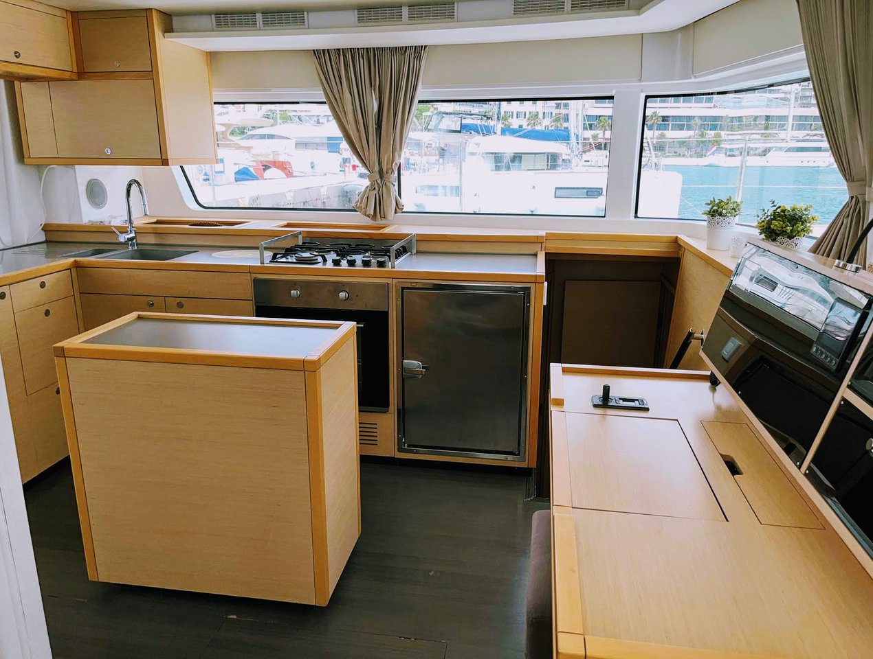 Lagoon 52 - 5 + 2 cab. — photo 15