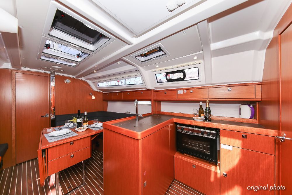 Bavaria Cruiser 37 - 3 cab. — photo 17
