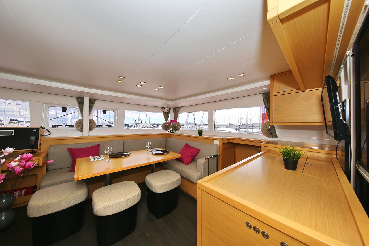 Lagoon 450 - 4 + 2 cab. — photo 24