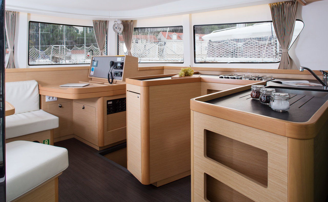Lagoon 42 - 4 + 1 cab. — photo 11