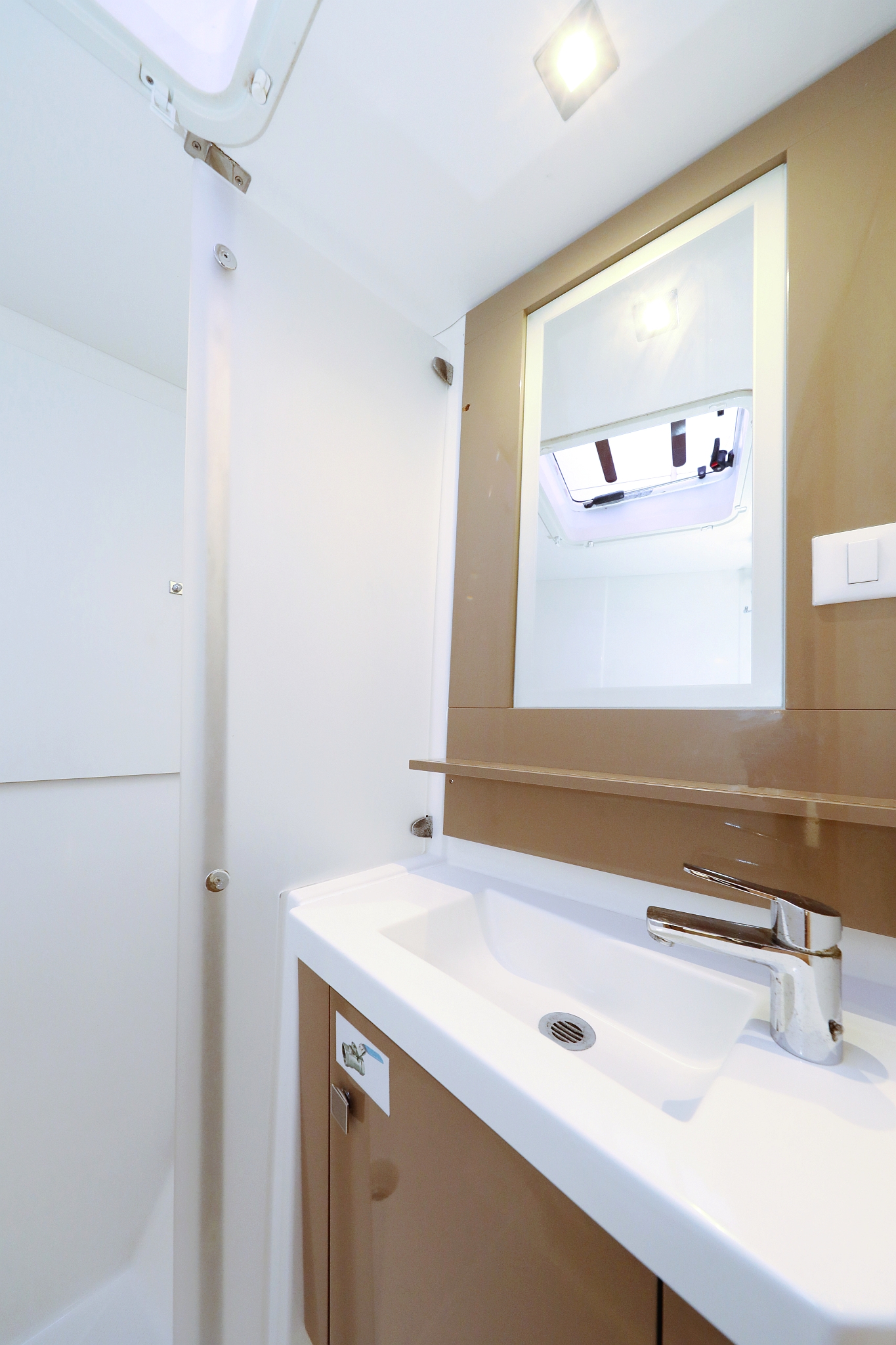 Fountaine Pajot Saona 47 Quintet - 5 + 1 cab. — photo 34