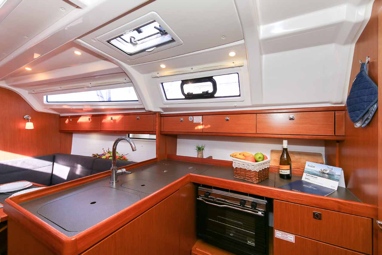 Bavaria Cruiser 37 - 3 cab. — photo 12