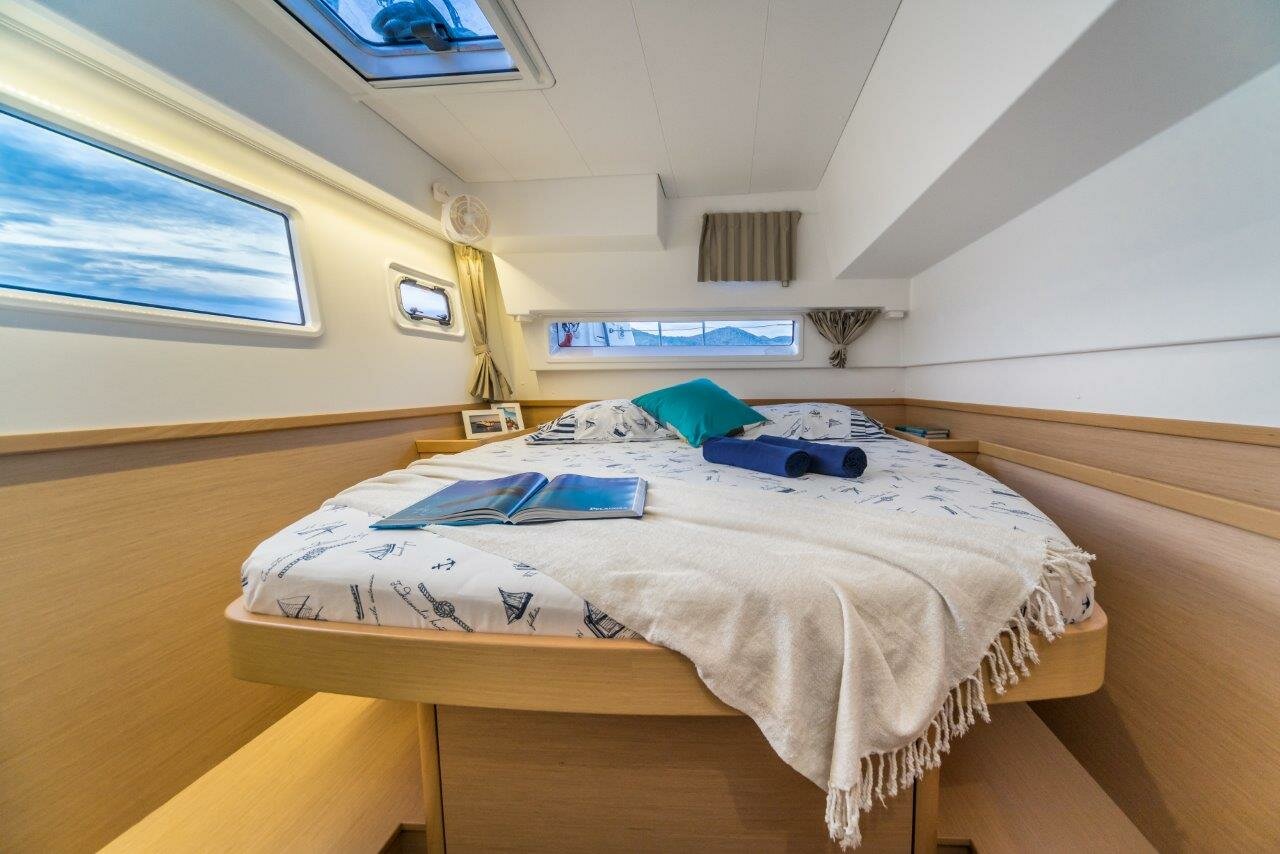 Lagoon 42 - 4 + 2 cab. — photo 17