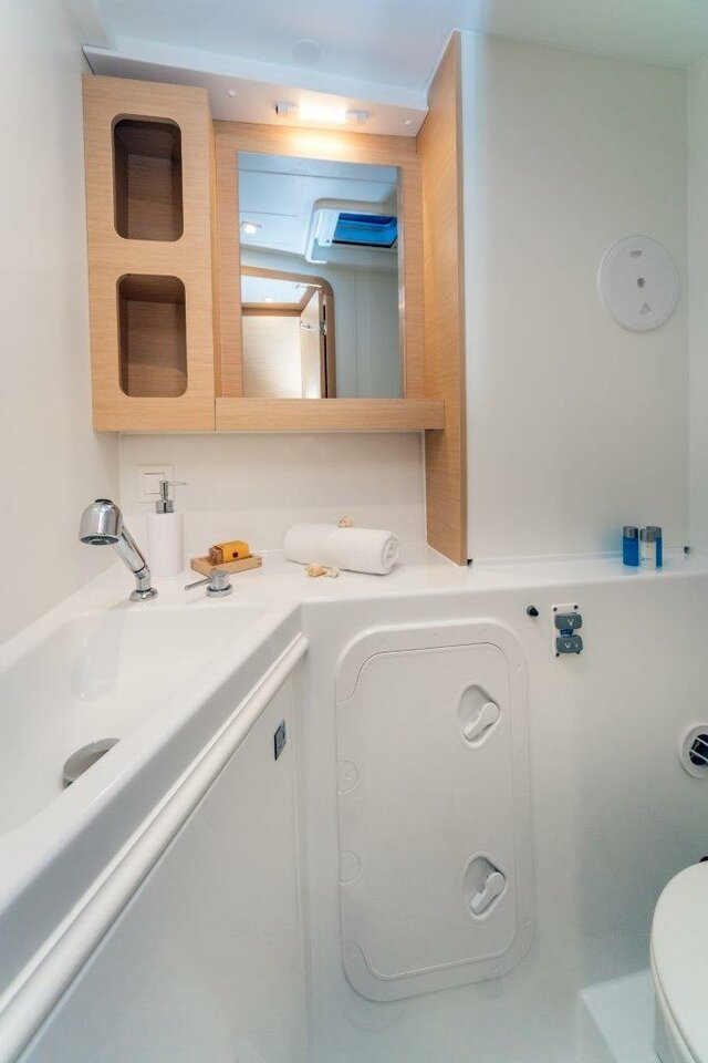 Lagoon 42 - 4 + 2 cab. — photo 18