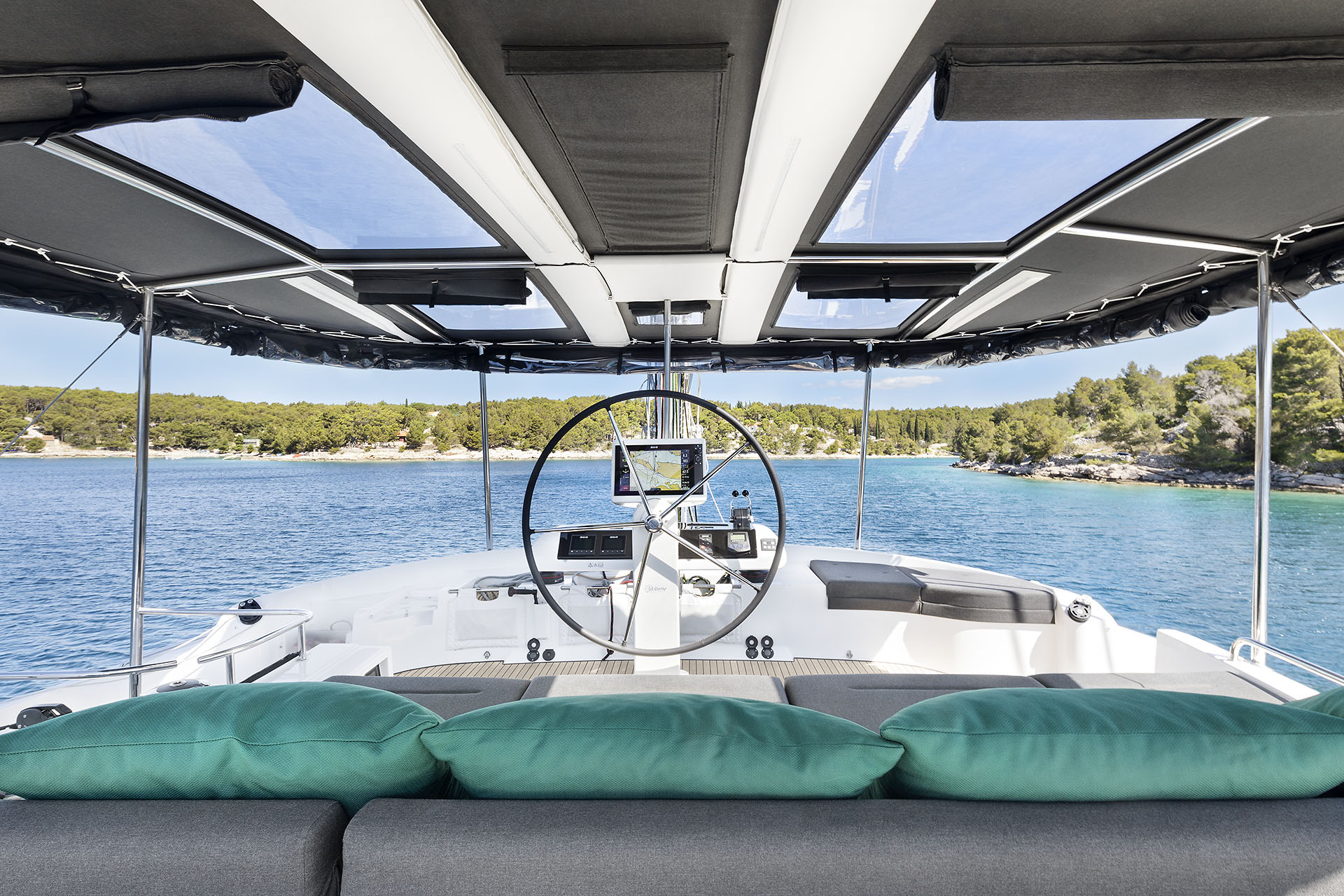 Lagoon 52 F OW - 3 + 2 cab. — photo 4