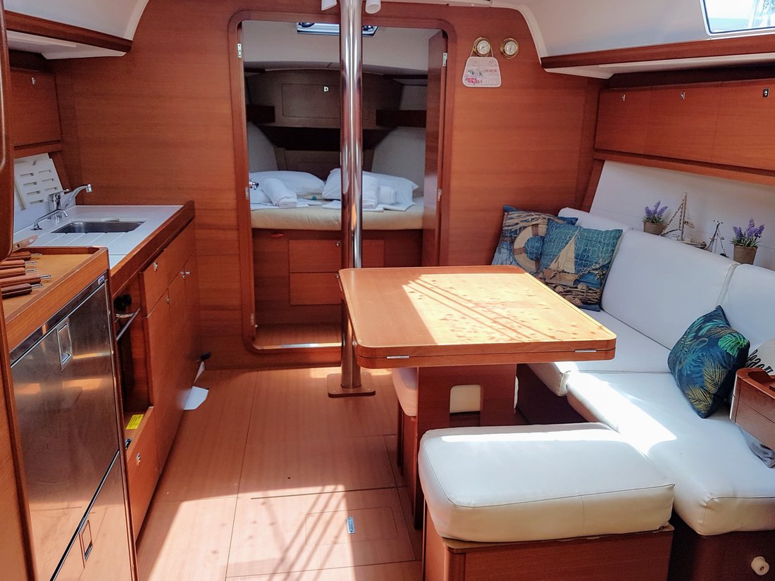 Dufour 382 GL — photo 12