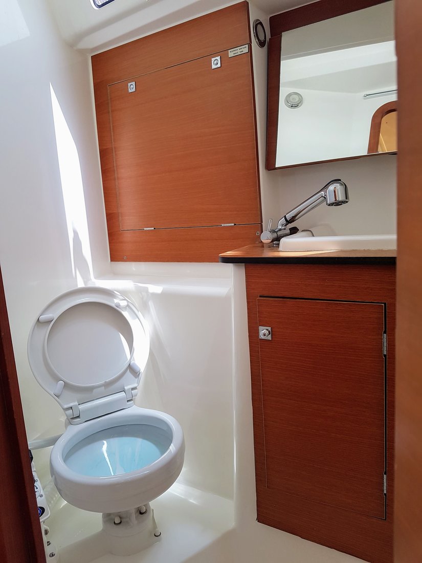 Dufour 382 GL — photo 16