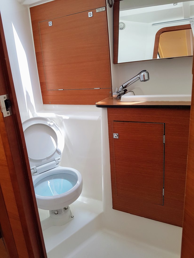 Dufour 382 GL — photo 17