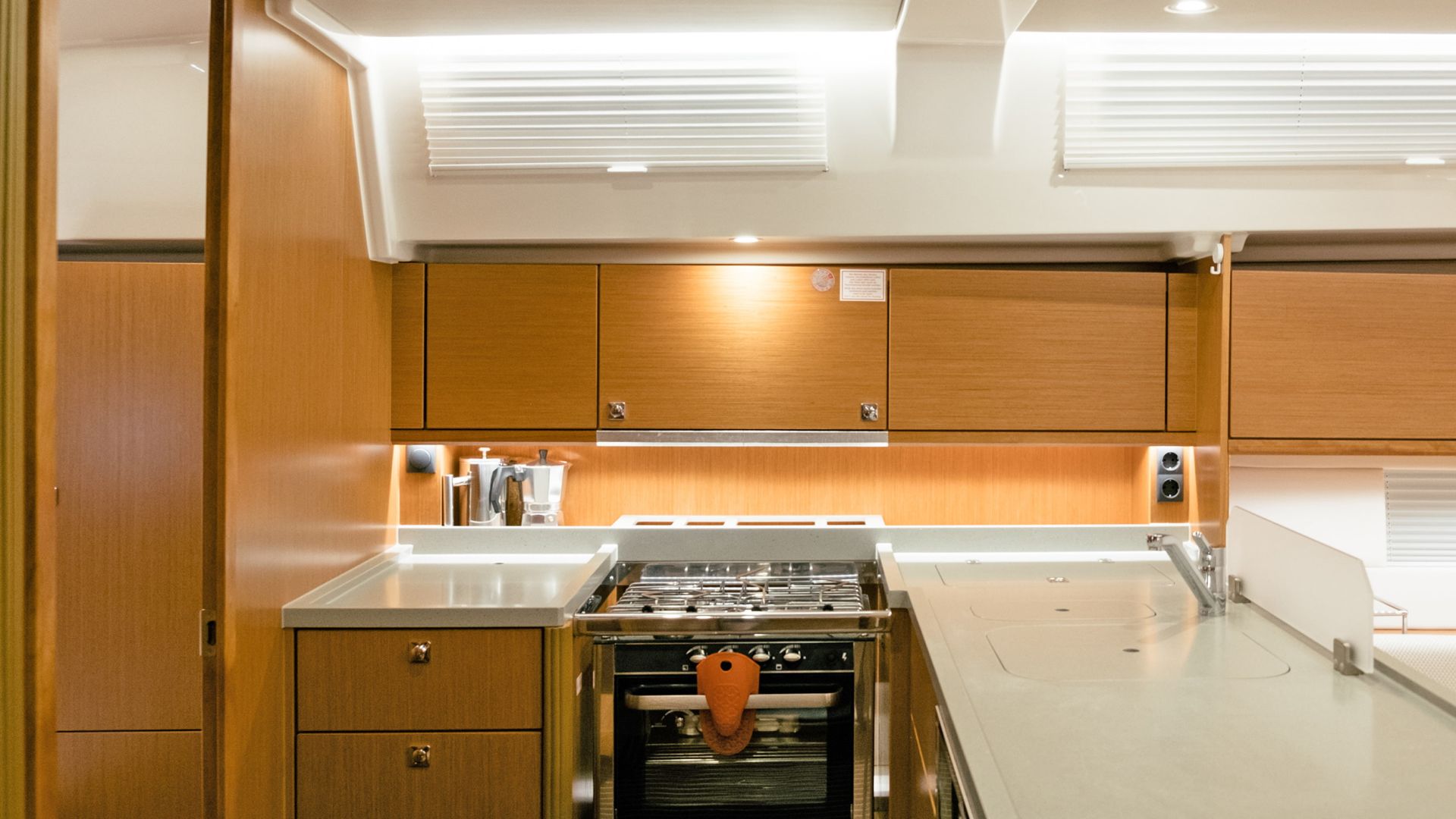 Bavaria C45 - 4 cab. — photo 13