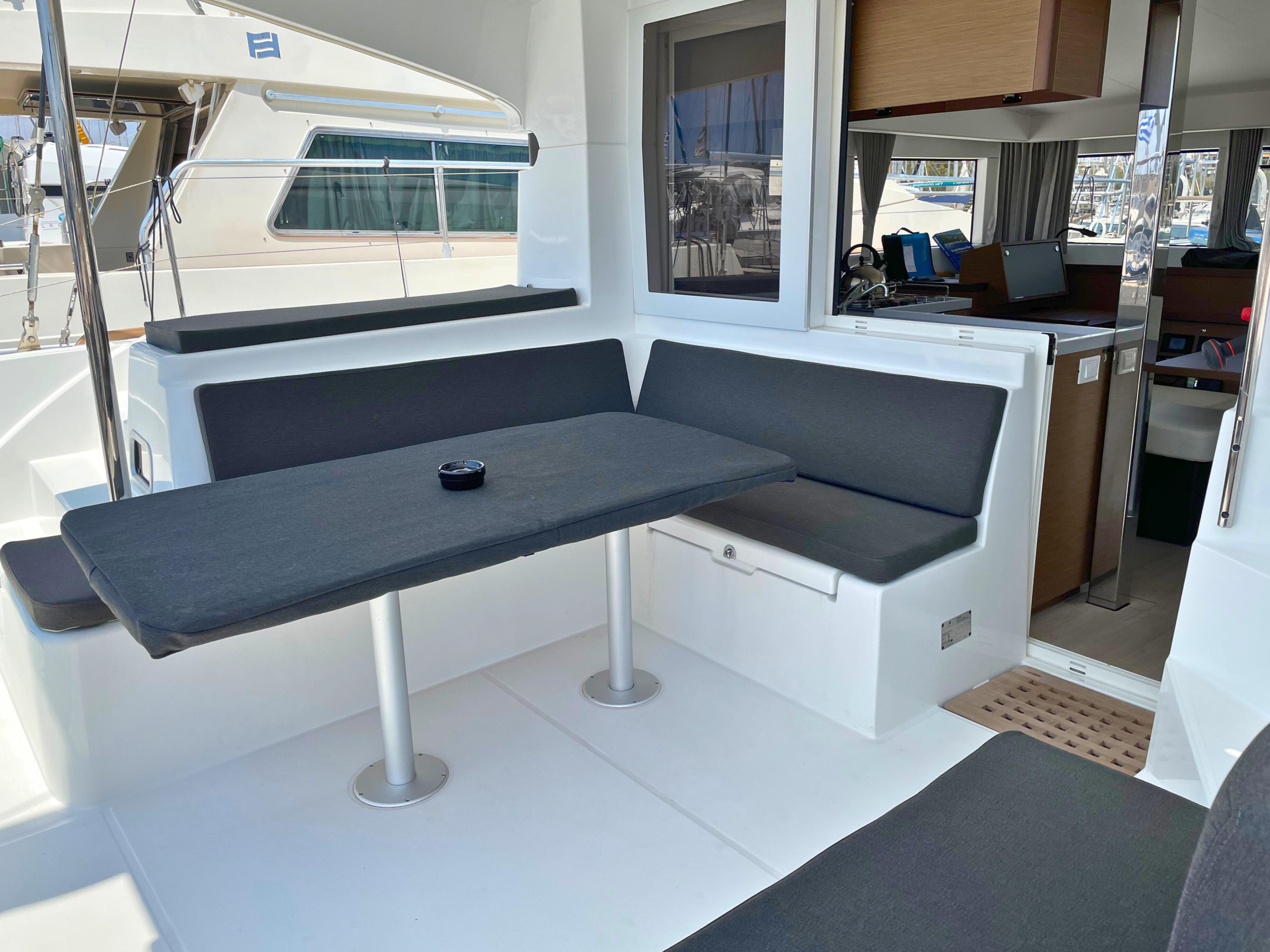 Lagoon 40 - 4 + 2 cab — photo 7