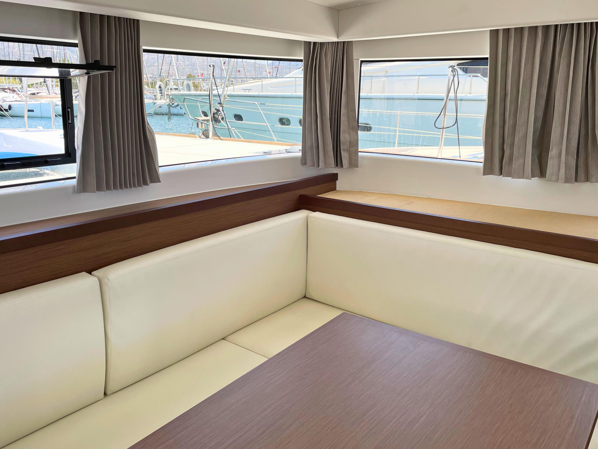 Lagoon 40 - 4 + 2 cab — photo 10