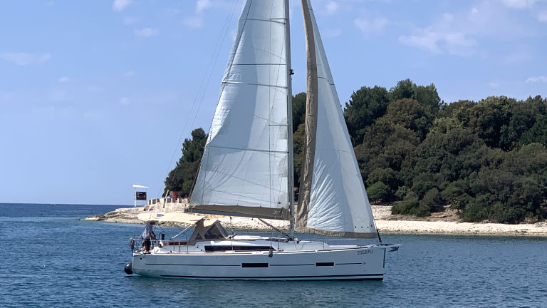 Dufour 382 GL — photo 11
