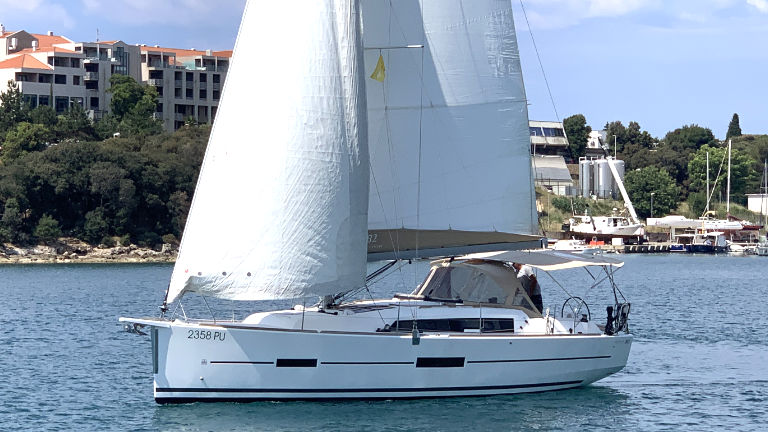 Dufour 382 GL — photo 12