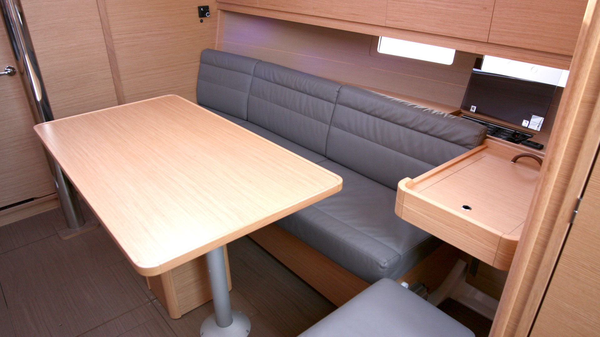 Dufour 382 GL — photo 14