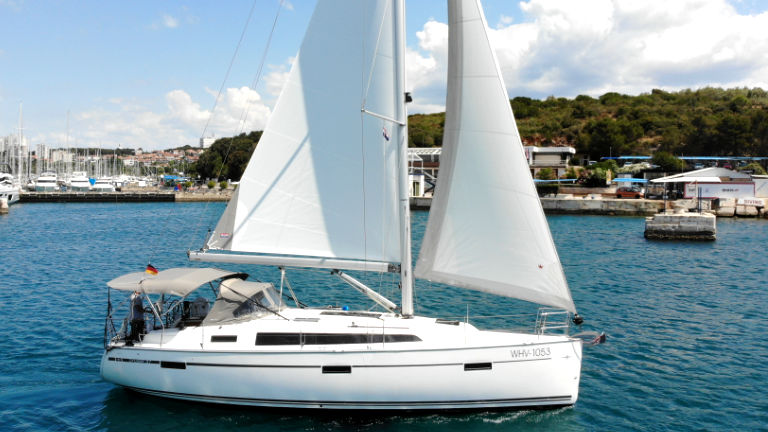 Bavaria Cruiser 37 - 3 cab. — photo 9