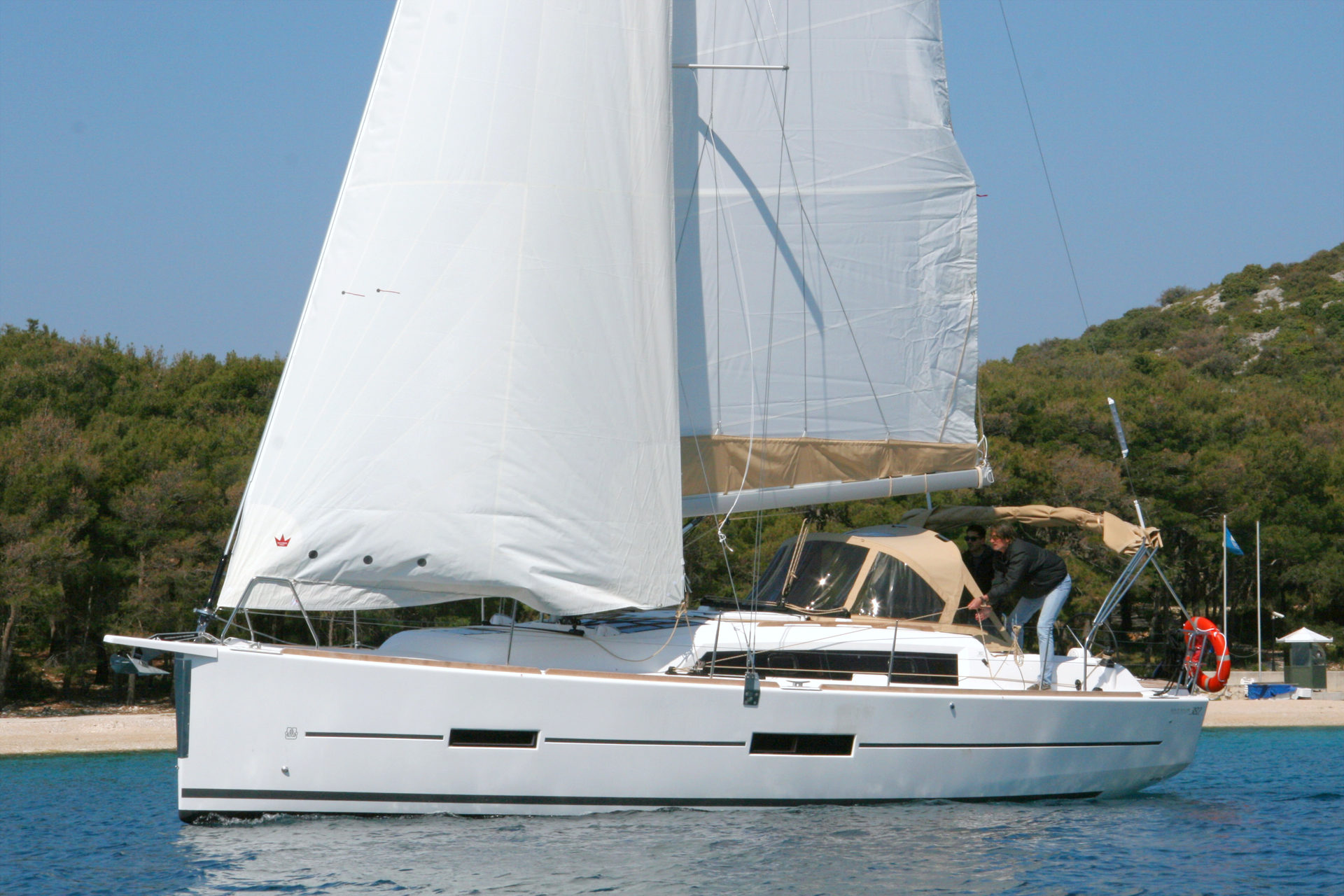 Dufour 382 GL — photo 8