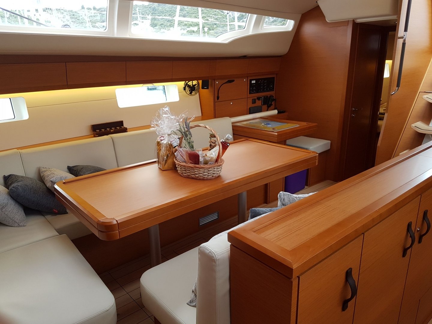 Jeanneau 54 - 4 + 1 cab. — photo 9