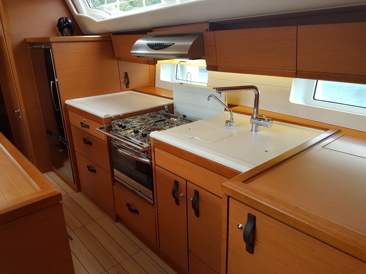 Jeanneau 54 - 4 + 1 cab. — photo 10