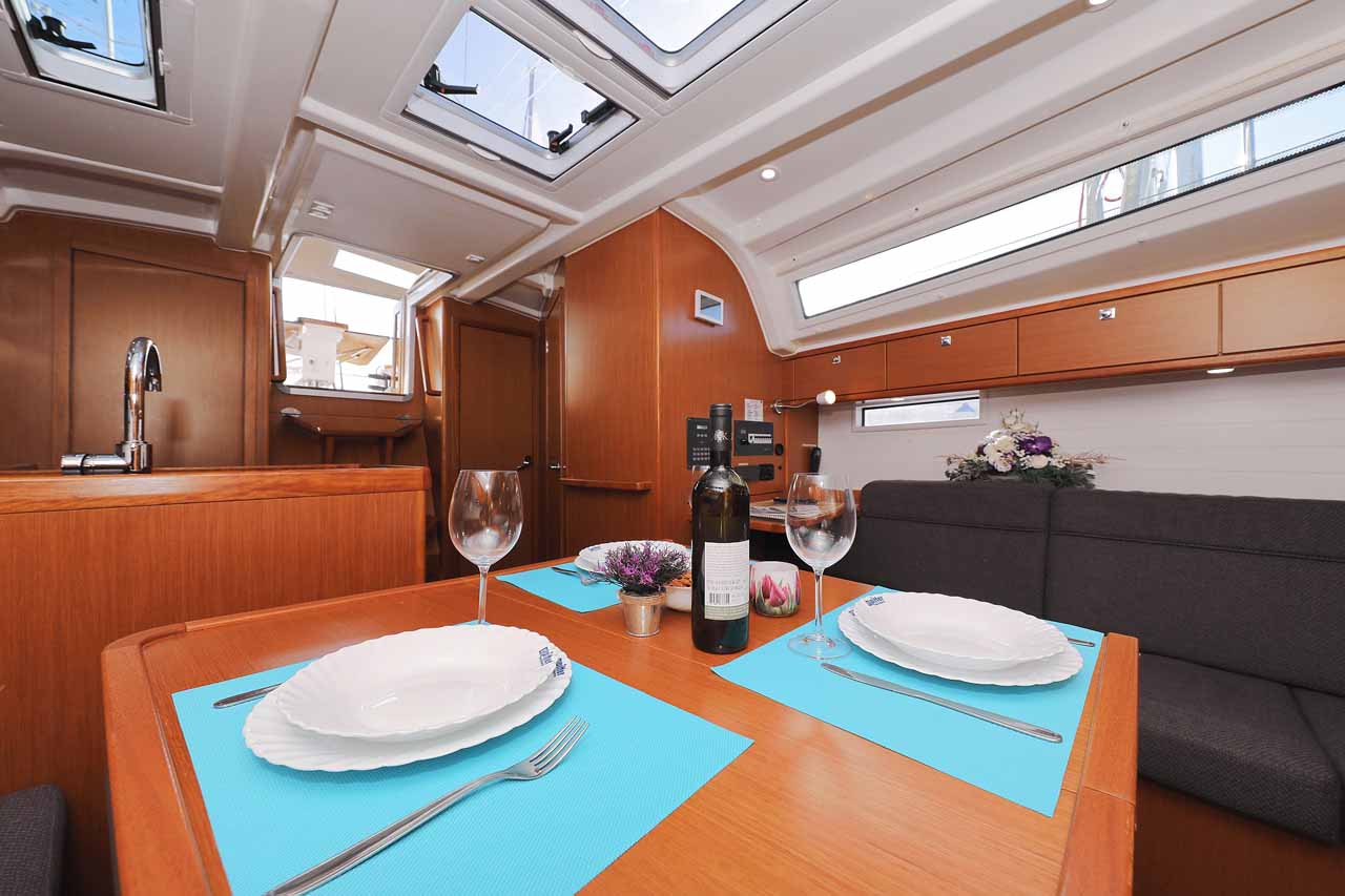 Bavaria Cruiser 37 - 3 cab. — photo 12