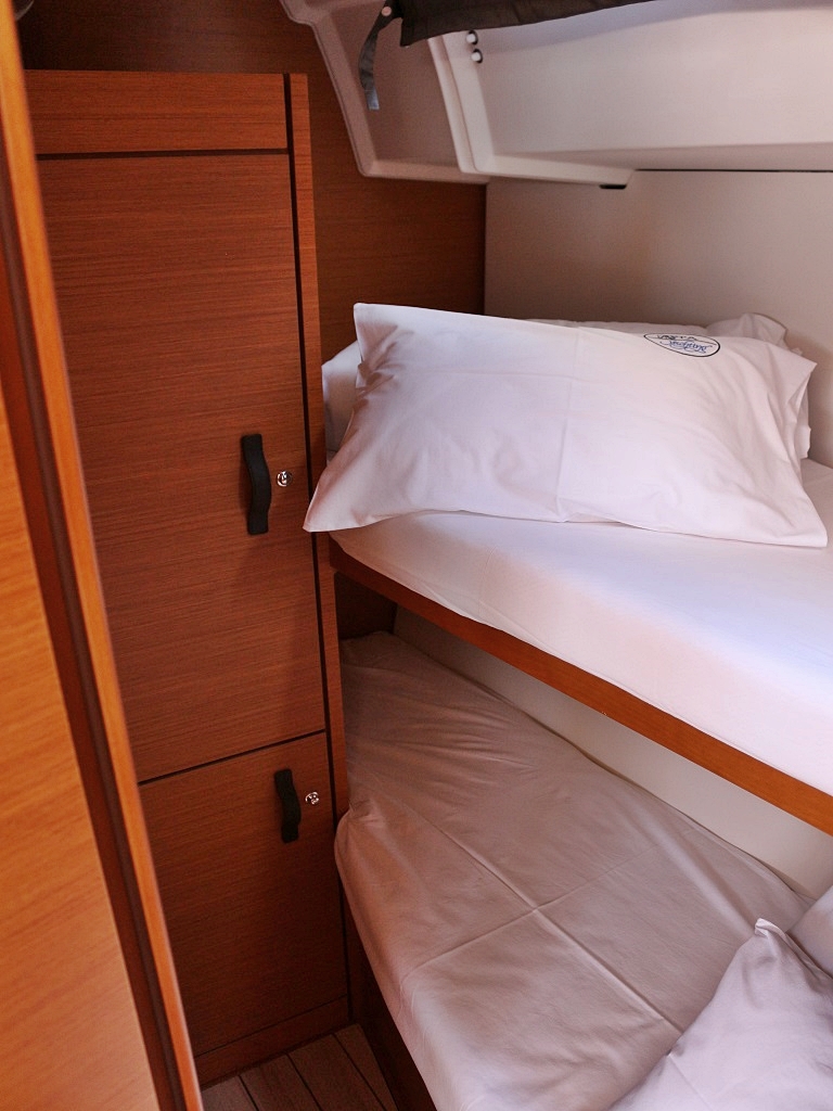 Jeanneau 54 - 6 cab. — photo 17