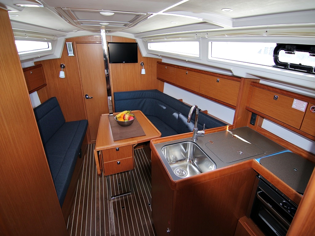 Bavaria Cruiser 34 — photo 9