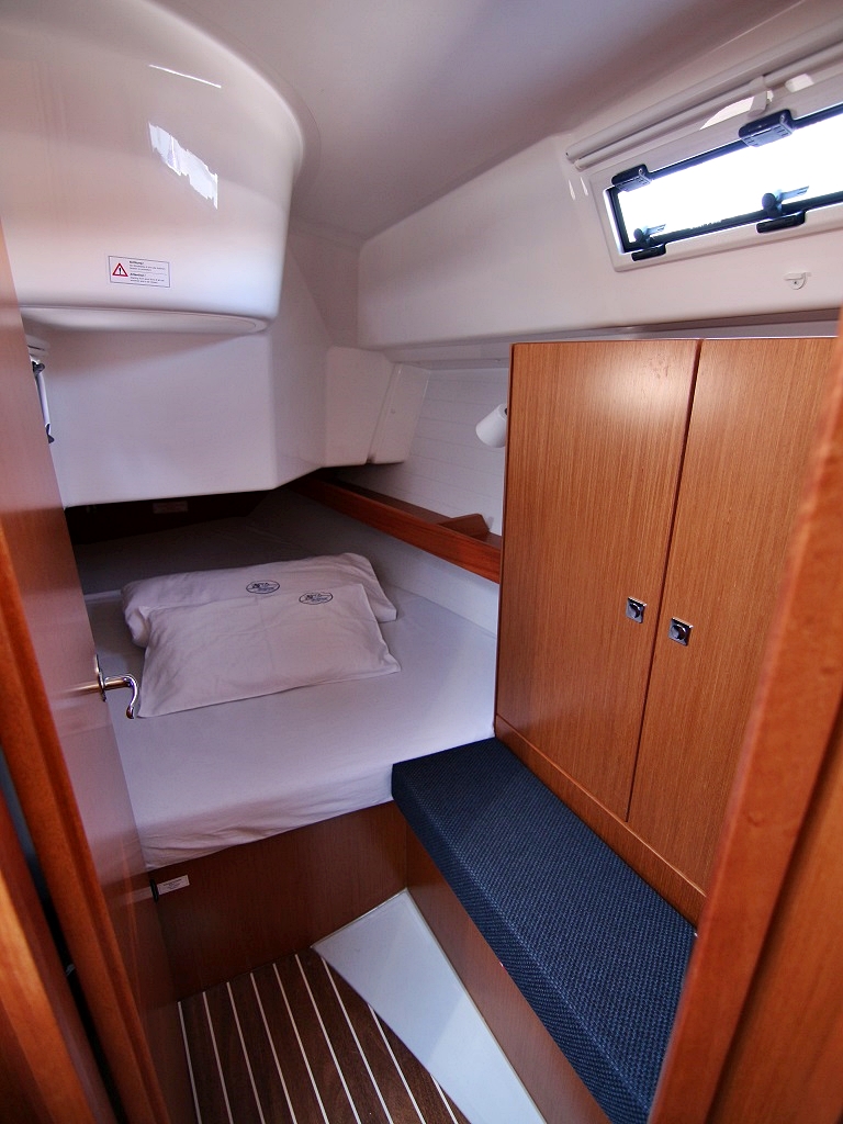 Bavaria Cruiser 34 — photo 12