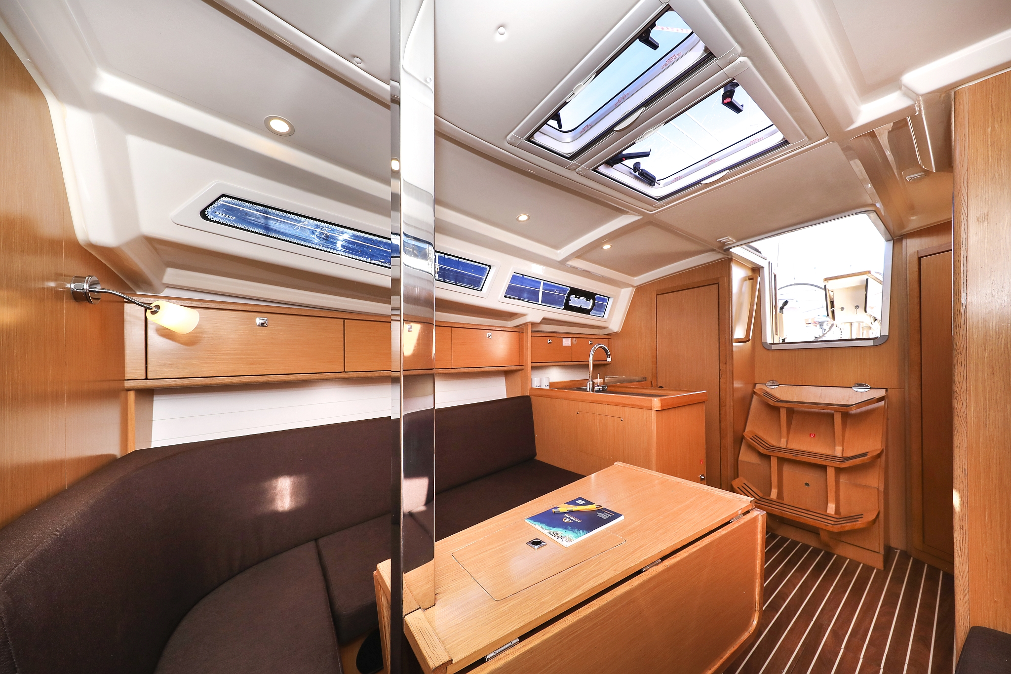 Bavaria Cruiser 34 — photo 13