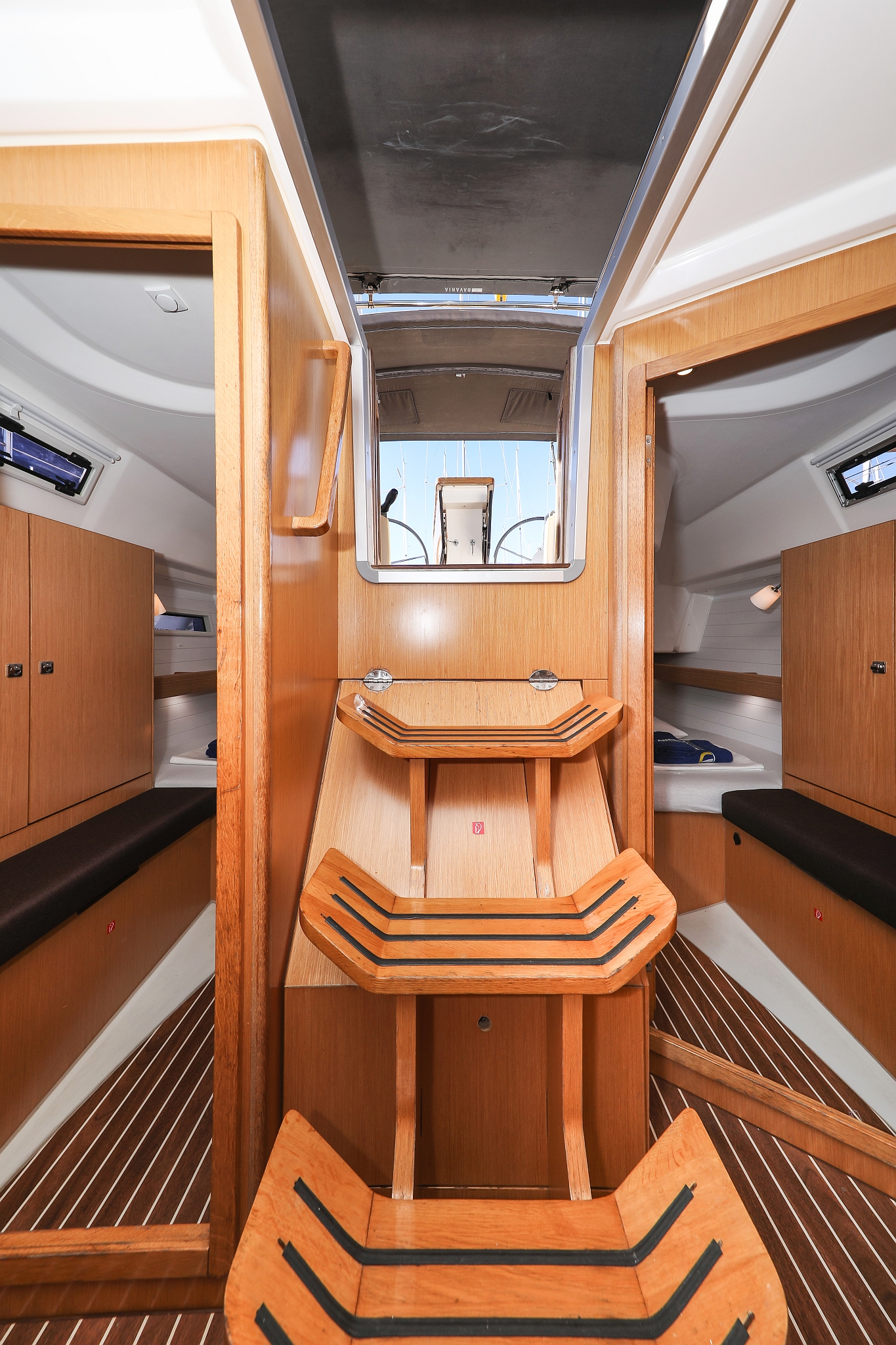 Bavaria Cruiser 34 — photo 21