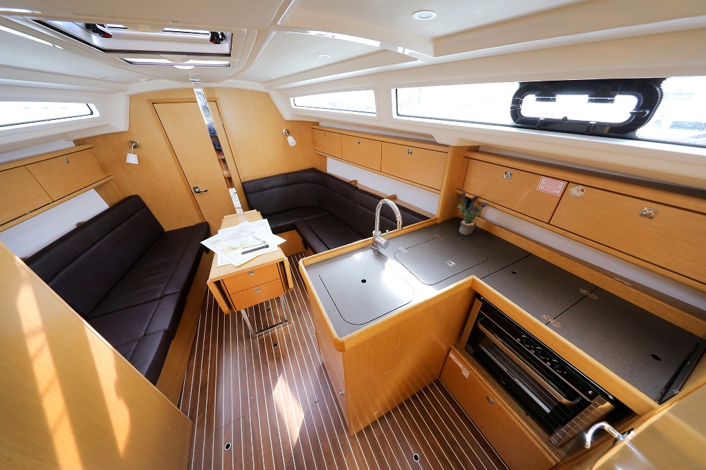 Bavaria Cruiser 34 — photo 15
