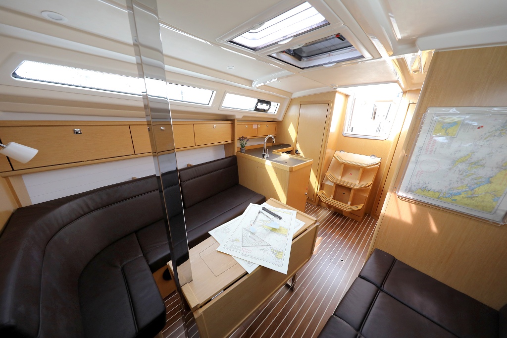 Bavaria Cruiser 34 — photo 16