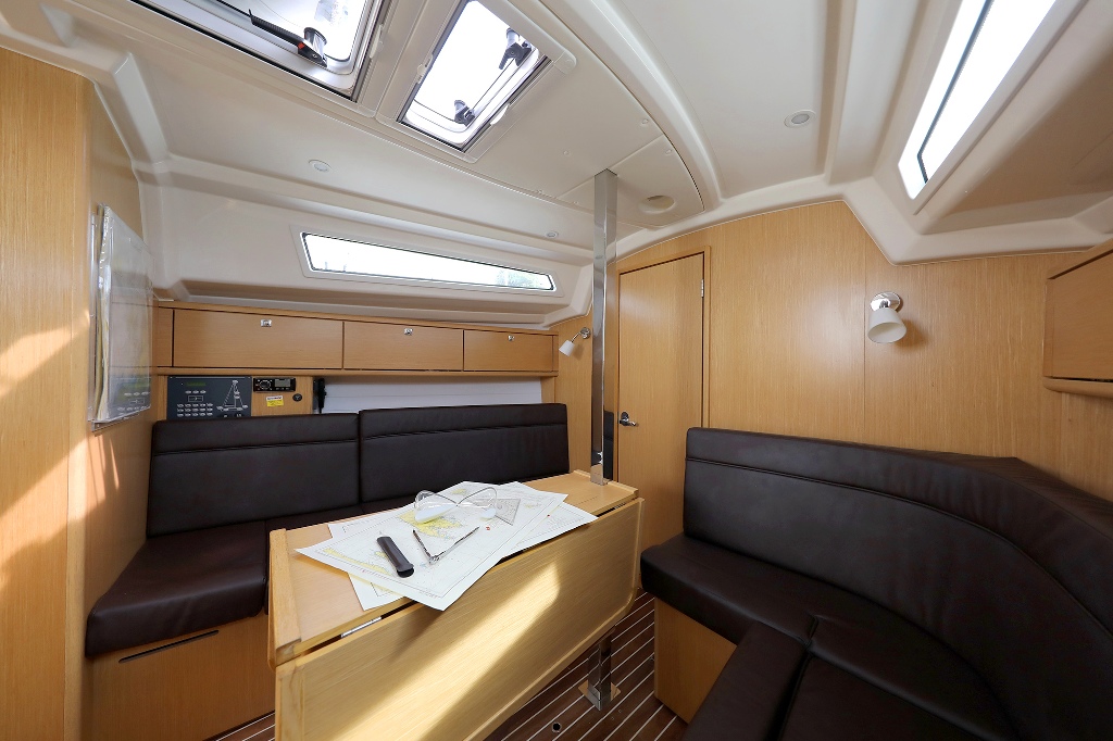 Bavaria Cruiser 34 — photo 17