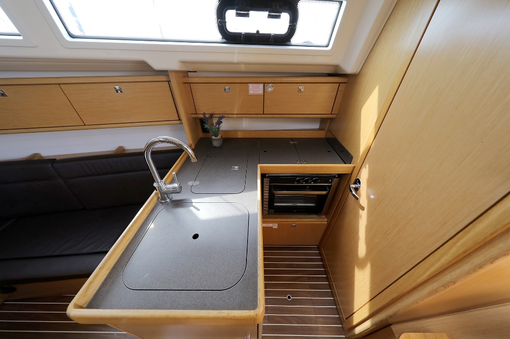 Bavaria Cruiser 34 — photo 18