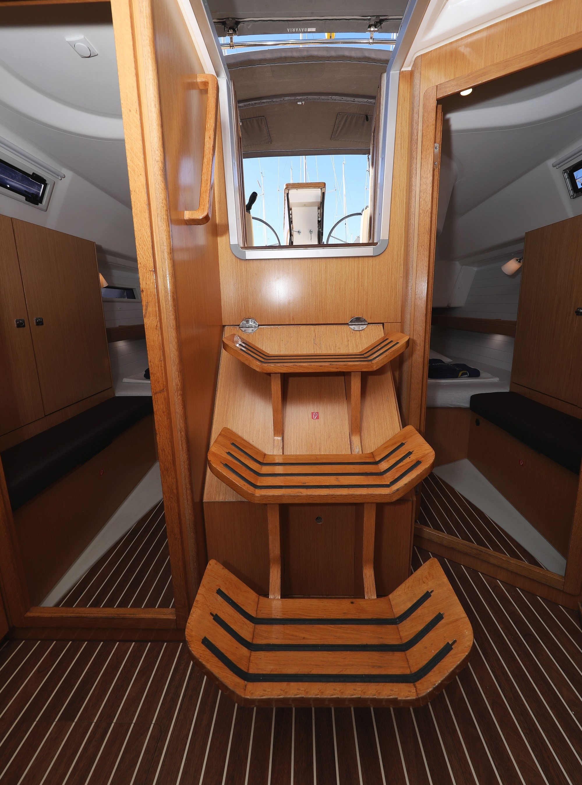 Bavaria Cruiser 34 — photo 19