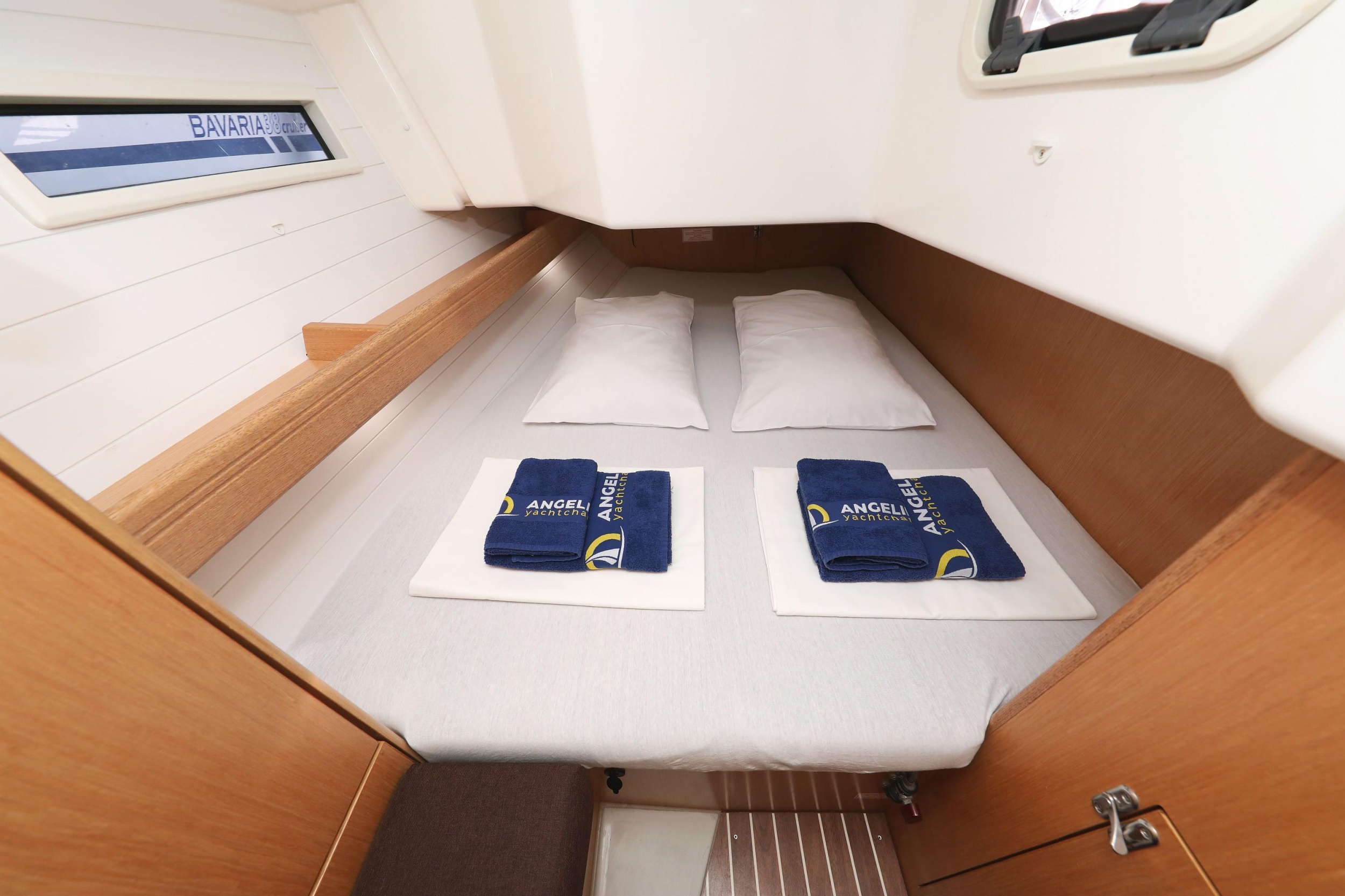 Bavaria Cruiser 34 — photo 21