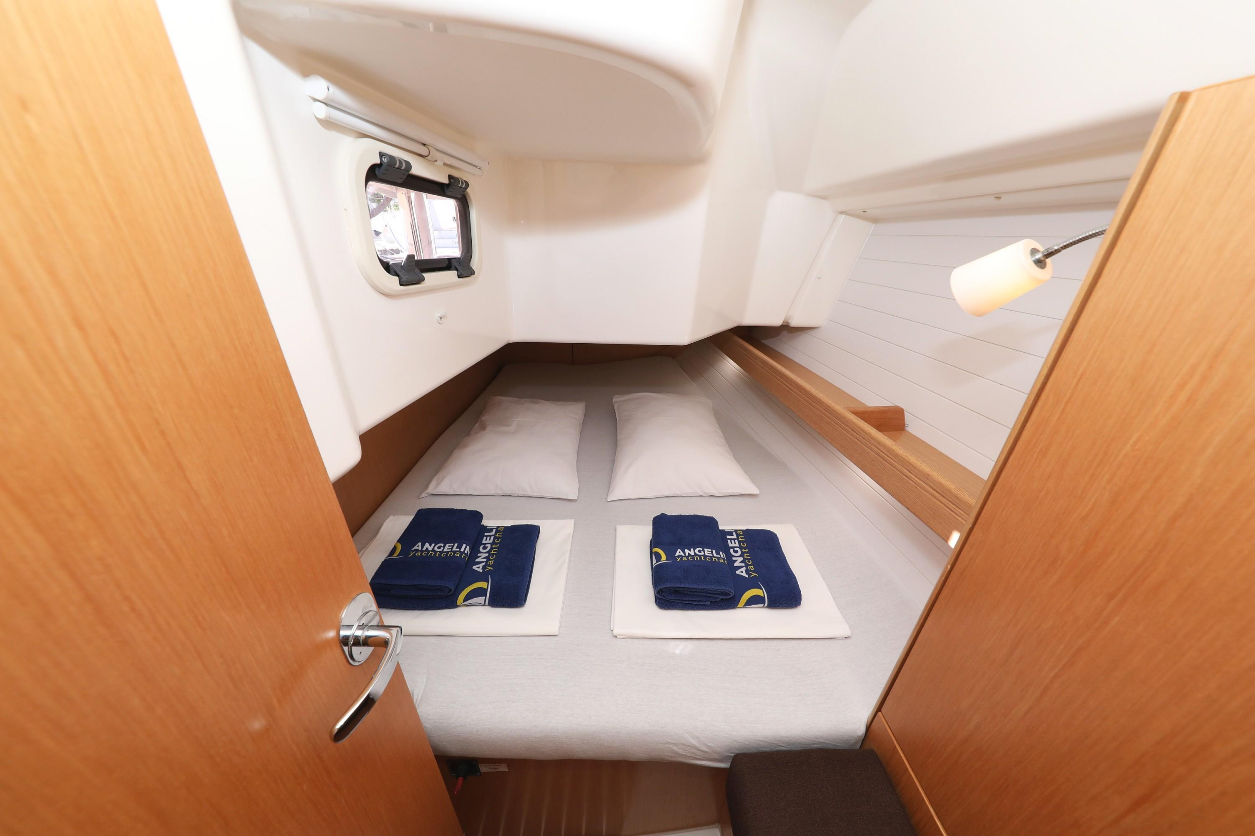Bavaria Cruiser 34 — photo 24