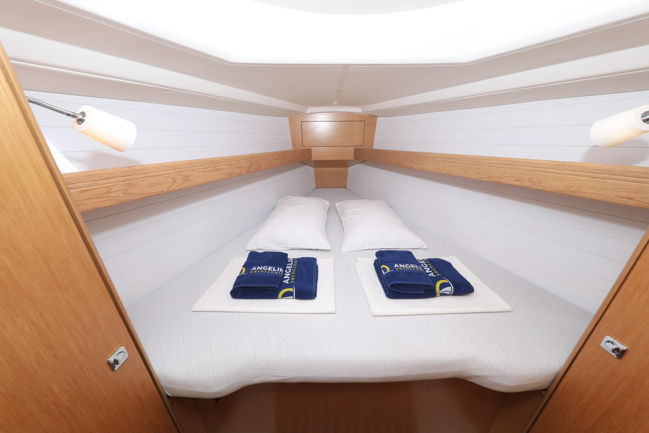 Bavaria Cruiser 34 — photo 26