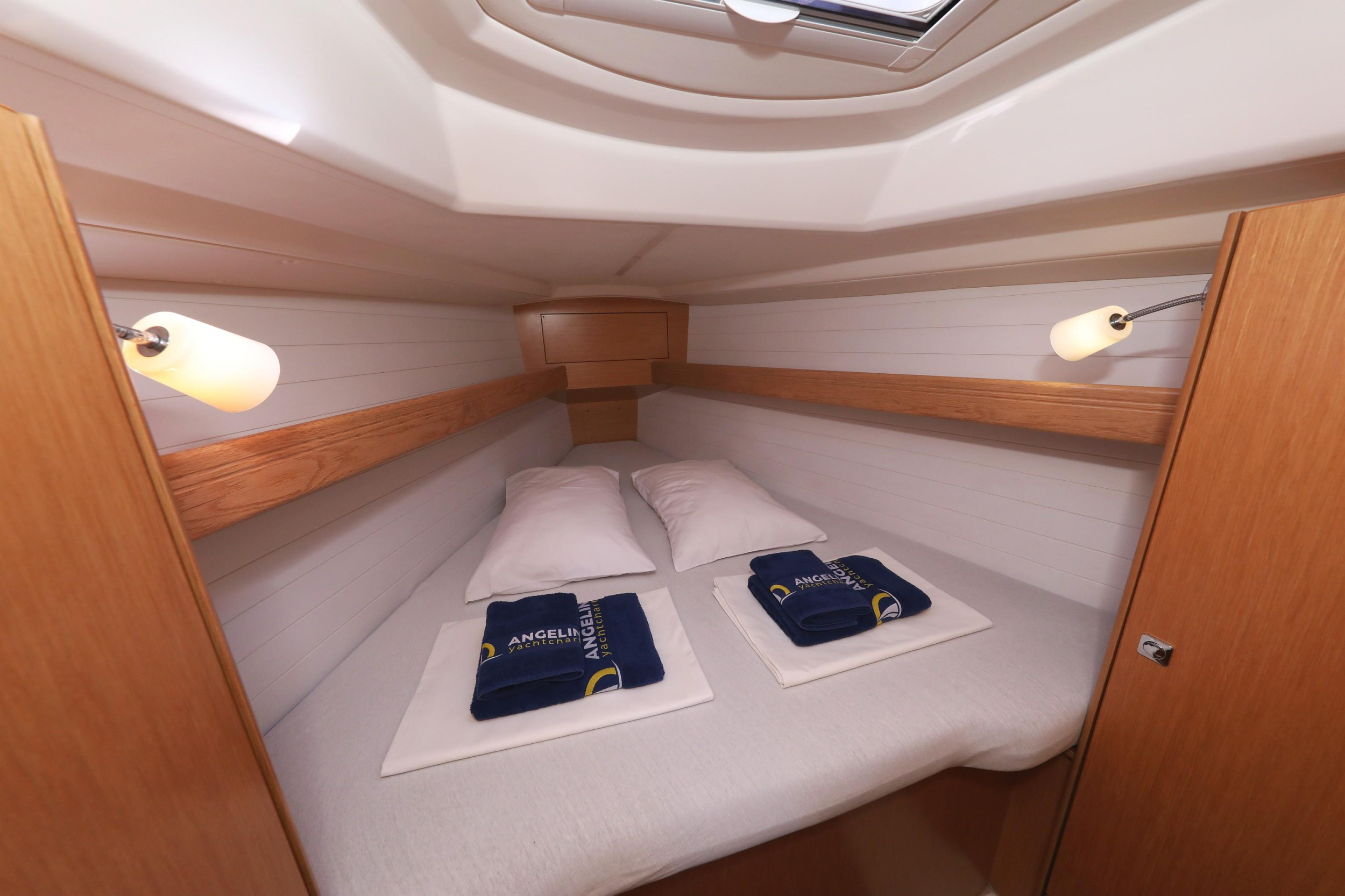 Bavaria Cruiser 34 — photo 27