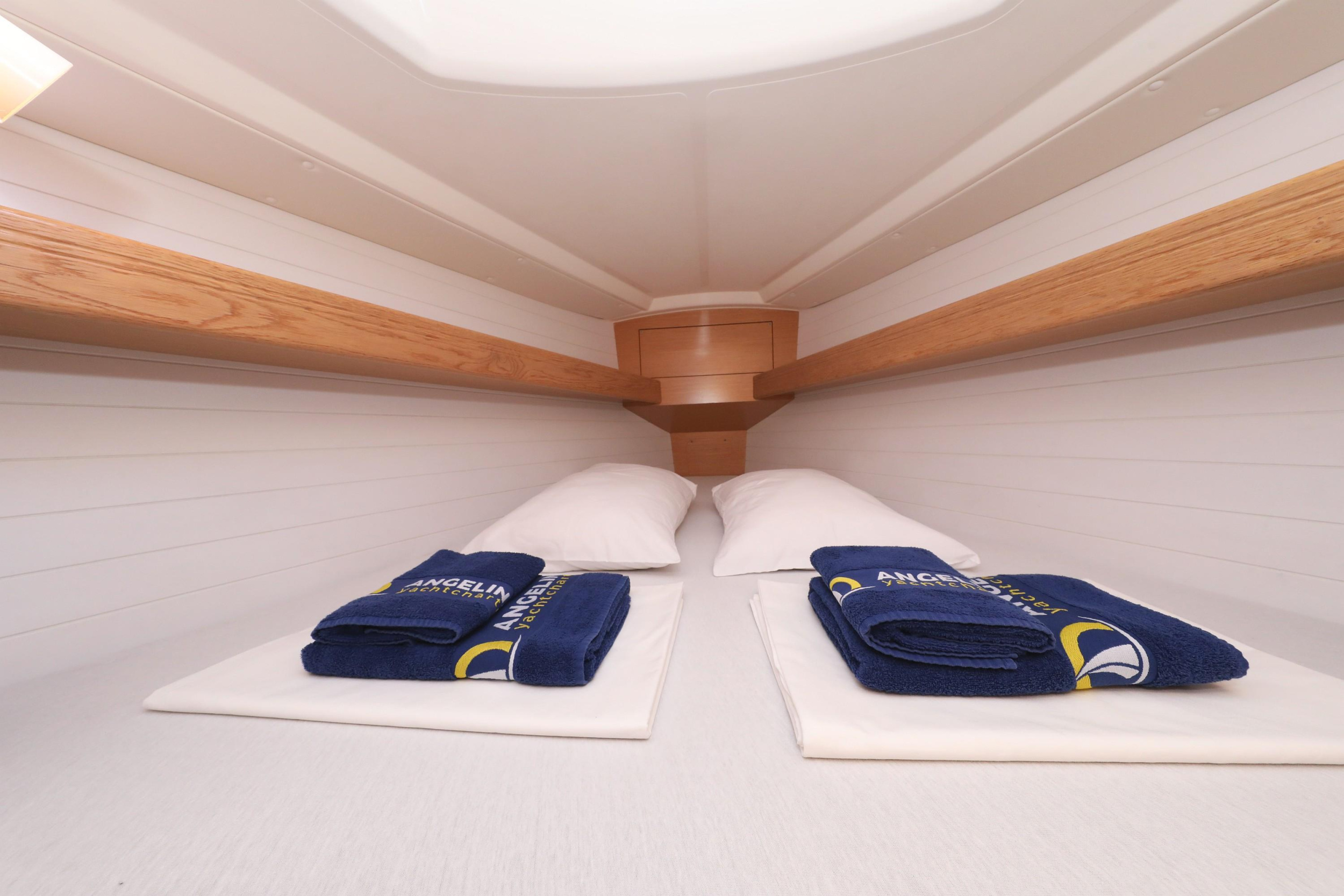 Bavaria Cruiser 34 — photo 28