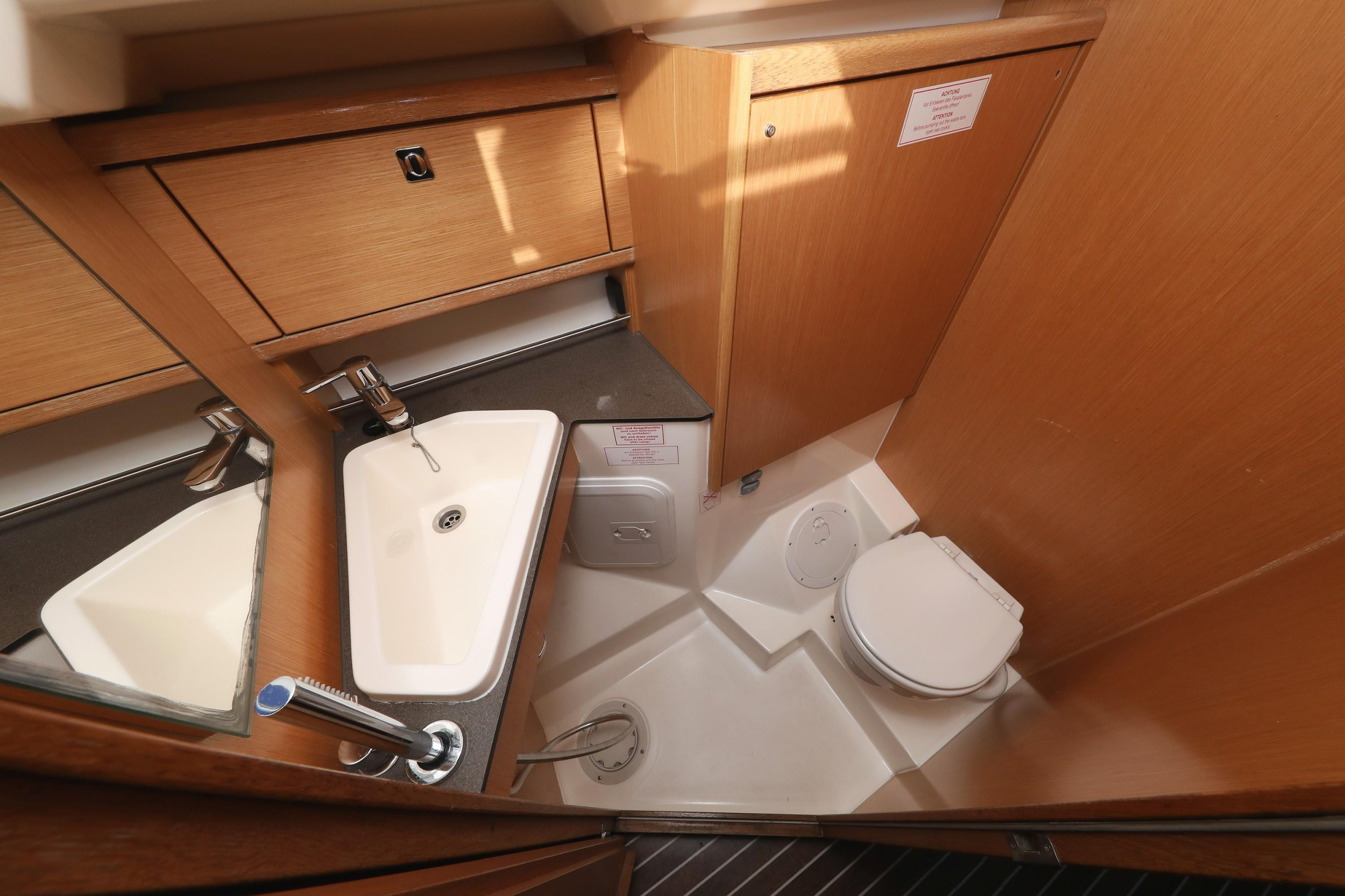 Bavaria Cruiser 34 — photo 29