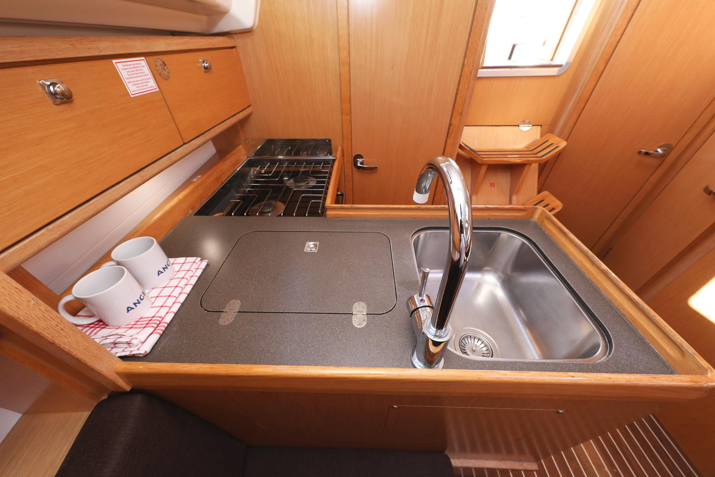 Bavaria Cruiser 34 — photo 33